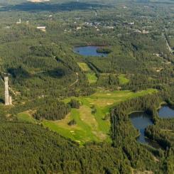 Gruvtornet i Hautalampi. Den beräknade volymen för gruvfyllnaden här i Hautalampi uppgår till cirka 200 000 kubikmeter. Detta skulle möjliggöra lagring av betydande mängder koldioxid i gruvan, vilket i sin tur kan bidra till att nå lokala klimatmål. Projektet kan även bli en förebild inom industrin när det gäller att binda växthusgaser i byggnadsstrukturer. Foto: FinnCobalt