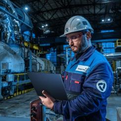 Kraftigt minskad efterfrågan på stål i Ryssland. På bilden syns anställda vid ett ryskt stålbolag. Foto: Severstal. Kredit: Kristina Kormilitsyna.