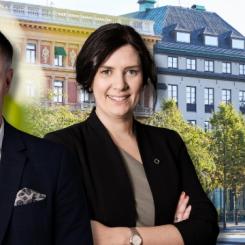 Jernkontorets energi- och klimatexperter, Pär Hermerén och Helén Axelsson, med stålindustrins klimatfärdplan. Foto: Jernkontoret