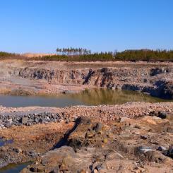 Laivakangasgruvan är en guldgruva som har etablerats i Mattilanperä i det område som tidigare tillhörde Salois kommun i Brahestad. Byggandet av gruvan inleddes våren 2010. Produktionen startade 2011 och den första guldtackan göt man den 27 december 2011. Bild: Brahestads kommun.
