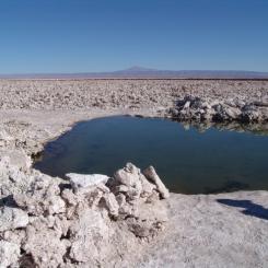 Litiumfyndigheten Salar de Atacama i Chile. Foto: Leon Petrosyan/Wikimedia Commons