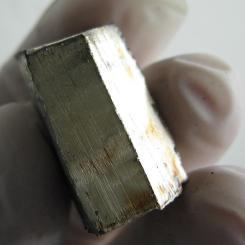 Litiumprov. Foto: Dnn87/https://commons.wikimedia.org/wiki/File:Lithiumcut.JPG/