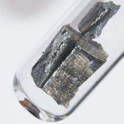 Neodym. Foto: http://images-of-elements.com/Wikimedia Commons