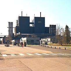 Huvudporten till Outokumpus stålverk i Torneå och ferrokromsmältverket i Röyttä i Torneå. Foto: Methem (Mikko J. Putkonen)