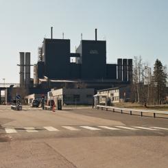 Grindarna till Outokumpus största stålverk som ligger i Torneå i Finland. Foto: Methem (Mikko J. Putkonen)/Wikimedia Commons