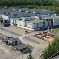 Sandviks fabrik i Finland. Nyligen lanserade Sandvik även teknikprogrammet DataDrive’31, en satsning värd 80 miljoner euro med målet att påskynda den digitala omställningen inom gruvindustrin genom datadriven forskning och produktutveckling. Sandviks långsiktiga engagemang i Finland uppmärksammades dessutom i november 2025, då Alexander Stubb, Finlands president, hedrade företaget för dess mångåriga investeringar och betydelse för den finländska industrin. Foto: Sandvik