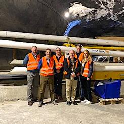 I Mont Terri-laboratoriet i Schweiz genomförs ett experiment kallat HotBent. Syftet är att undersöka om högvärmegenererande avfall kan förpackas mer effektivt. Avfall som glasat högaktivt material placeras i tunnlar (bilden) och omges av bentonitlera som sväller och förseglar avfallet. Foto:NWS
