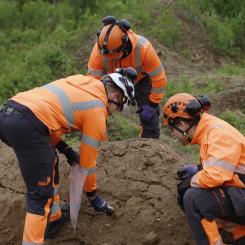 Soklis geologer i arbete. Foto: Sokli Oy