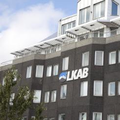 För första halvåret uppgick nettoomsättningen till 15 322 (21 306) miljoner kronor och rörelseresultatet minskade till 4 036 (7 443) miljoner kronor, enligt LKAB som en effekt av uteblivna leveranser till följd av störningar på Malmbanan. Foto: Sgtred/Wikimedia Commons