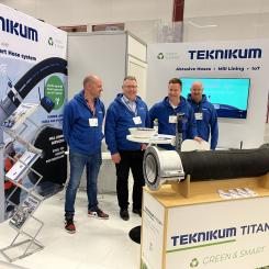 En slang för industriellt bruk hade hedersplatsen i Teknikums monter. Slangen, med namnet Teknikum Titan används för hydraulisk sug- och leveranstransport av mycket abrasiva material. Den är lämplig för tunga förhållanden där slangen måste motstå slitage, rörelser och fuktiga vibrationer.

Riku Sivula, Lars Åström, Timo Kokkonen, Jani Lampinen fanns på plats i montern.