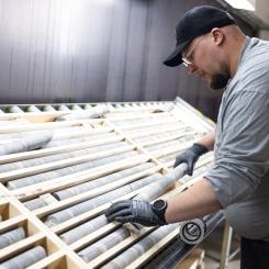 Nya silverfynd inspekteras. Foto: Sotkamo Silver